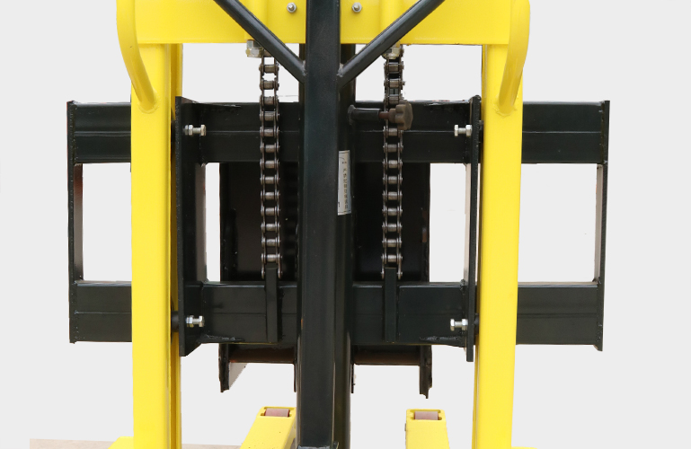 Manual lift truck