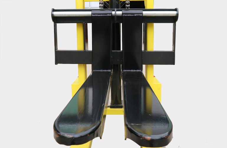 Manual lift truck