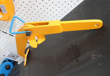 Oil drum tongs